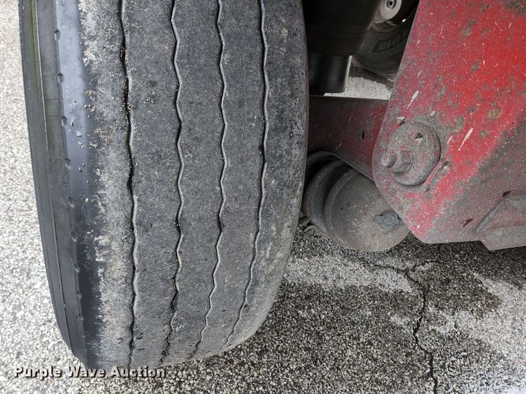 image for item HK9381 2002 Wilson DWH 400  grain trailer