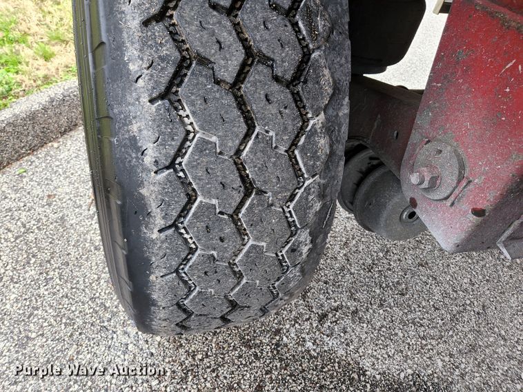 image for item HK9381 2002 Wilson DWH 400  grain trailer