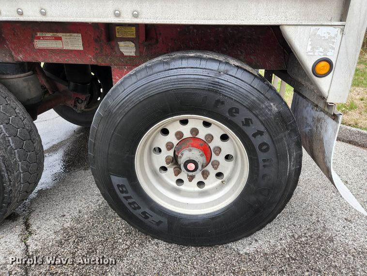 image for item HK9381 2002 Wilson DWH 400  grain trailer