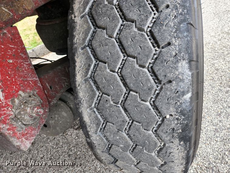 image for item HK9381 2002 Wilson DWH 400  grain trailer