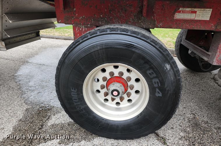 image for item HK9381 2002 Wilson DWH 400  grain trailer