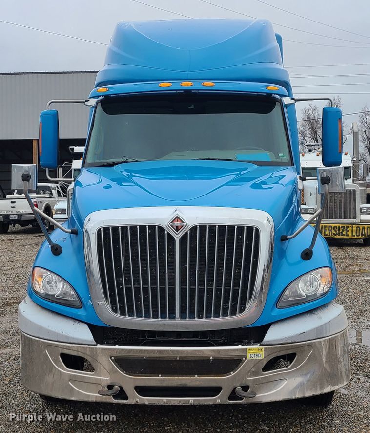 image for item IF9388 2010 International ProStar  semi truck