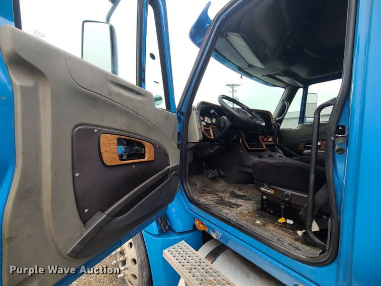 image for item IF9388 2010 International ProStar  semi truck