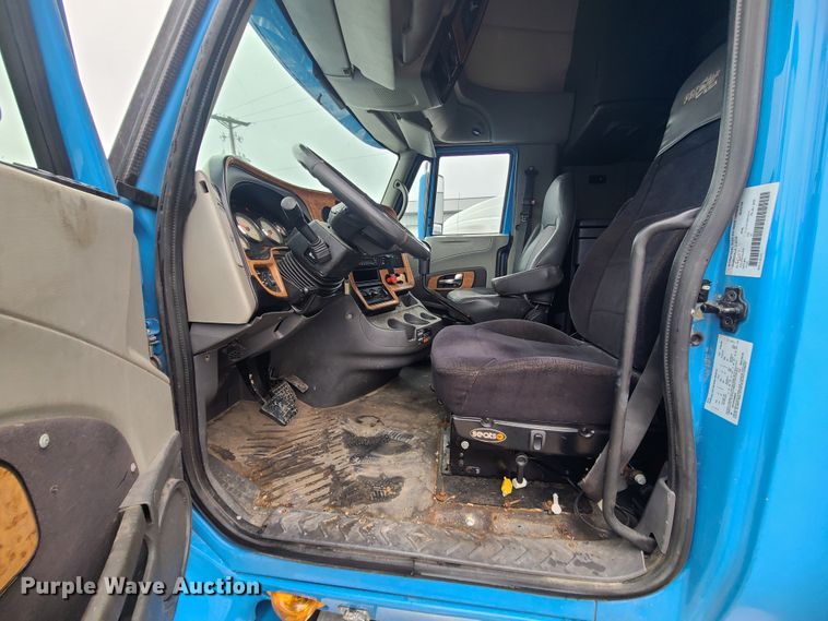 image for item IF9388 2010 International ProStar  semi truck