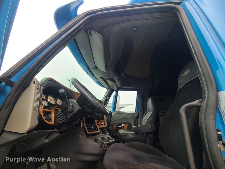 image for item IF9388 2010 International ProStar  semi truck