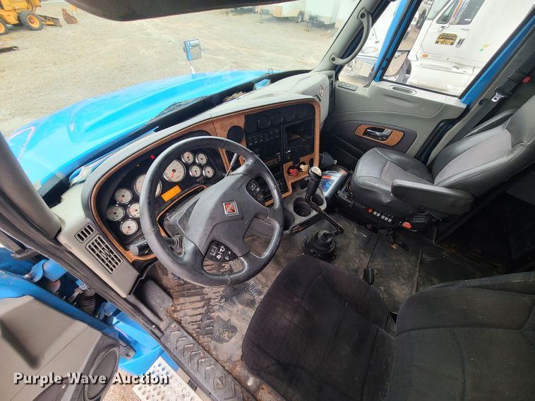 image for item IF9388 2010 International ProStar  semi truck