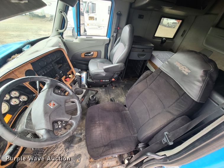 image for item IF9388 2010 International ProStar  semi truck