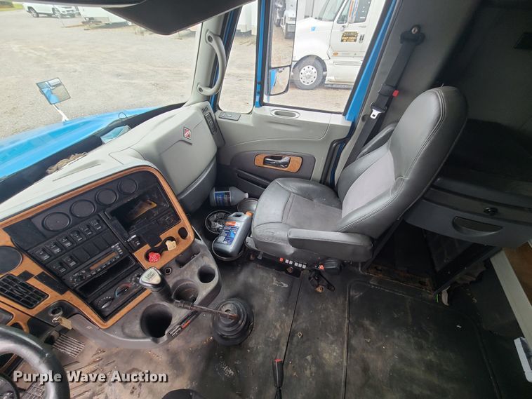 image for item IF9388 2010 International ProStar  semi truck