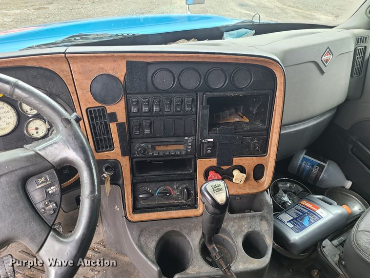 image for item IF9388 2010 International ProStar  semi truck