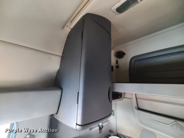 image for item IF9388 2010 International ProStar  semi truck