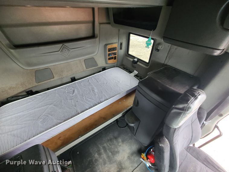 image for item IF9388 2010 International ProStar  semi truck