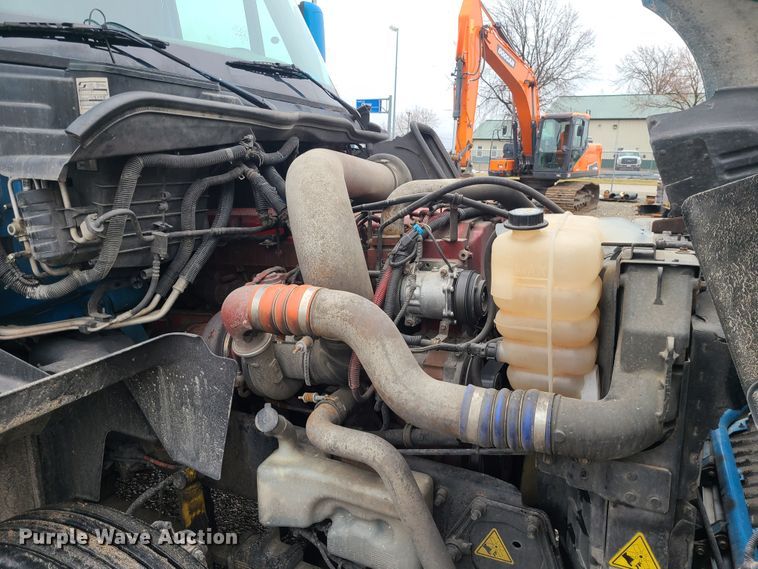 image for item IF9388 2010 International ProStar  semi truck