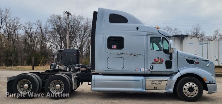image for item IF9448 2016 Peterbilt 587  semi truck