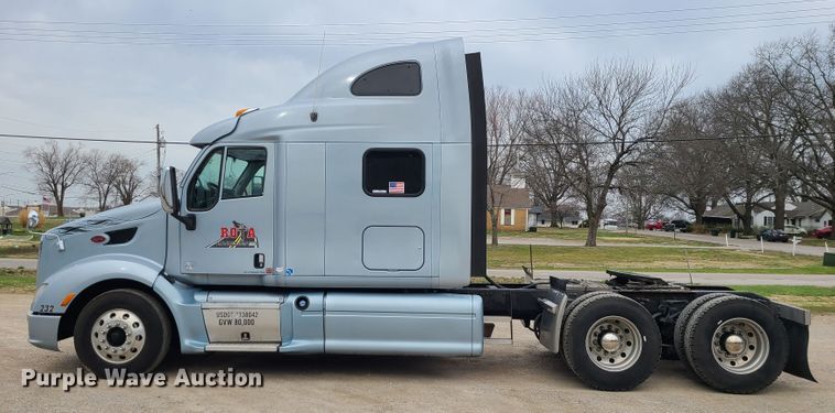 image for item IF9448 2016 Peterbilt 587  semi truck