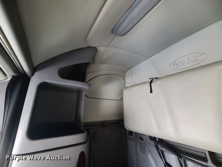 image for item IF9448 2016 Peterbilt 587  semi truck