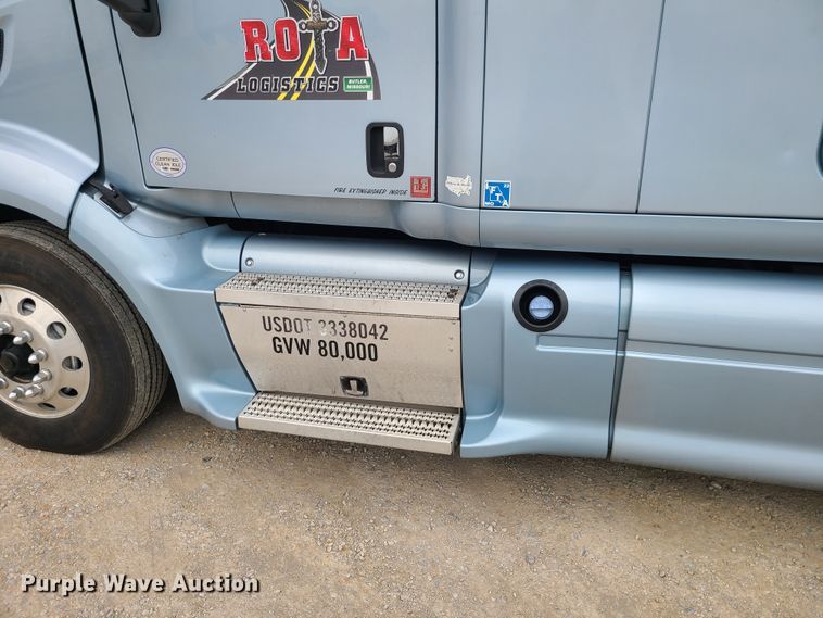 image for item IF9448 2016 Peterbilt 587  semi truck