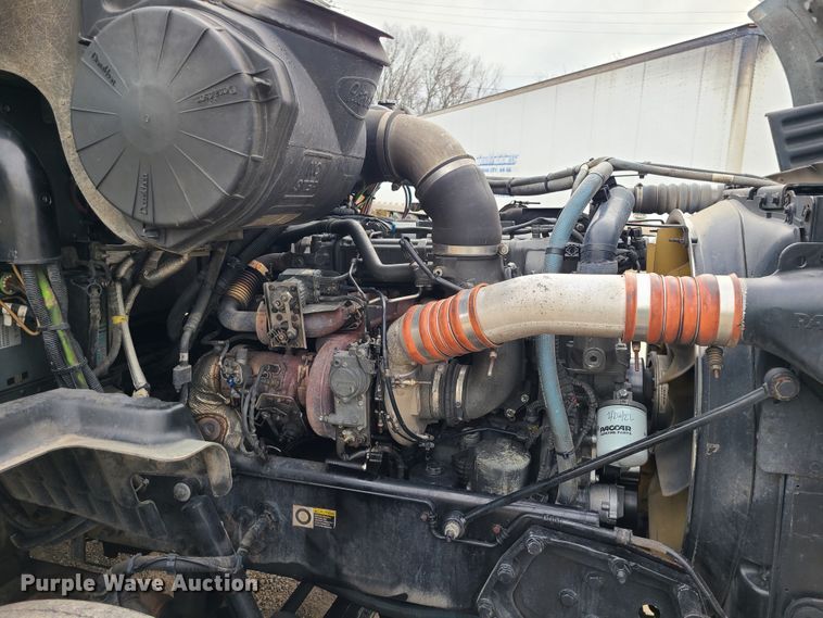 image for item IF9448 2016 Peterbilt 587  semi truck