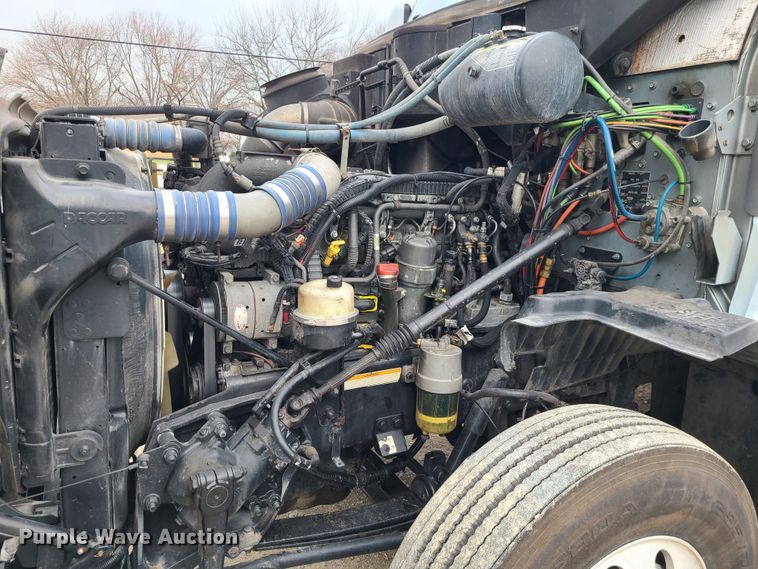 image for item IF9448 2016 Peterbilt 587  semi truck