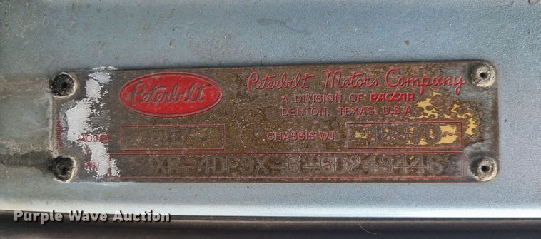 image for item IF9448 2016 Peterbilt 587  semi truck