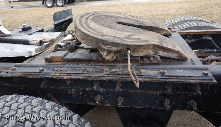 image for item IM9851 2002 Mack RD Series  semi truck