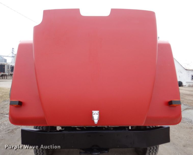 image for item IM9851 2002 Mack RD Series  semi truck