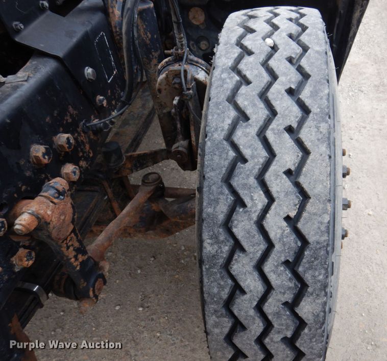 image for item IM9851 2002 Mack RD Series  semi truck