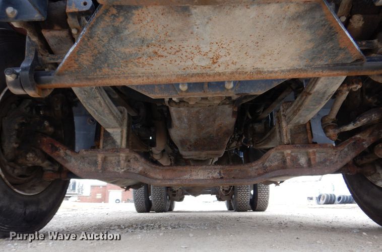 image for item IM9852 2001 Mack RD Series  semi truck