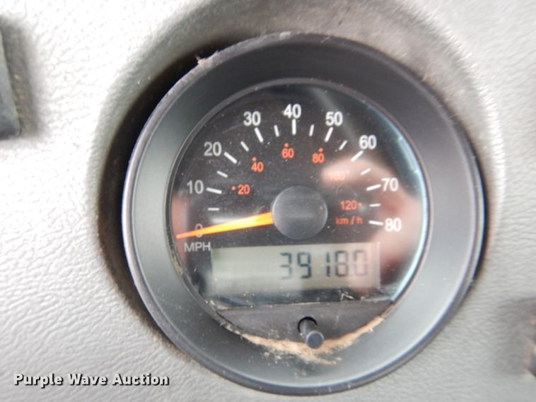 image for item IM9852 2001 Mack RD Series  semi truck