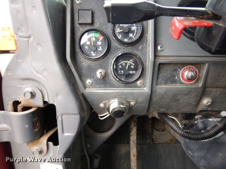 image for item IM9852 2001 Mack RD Series  semi truck