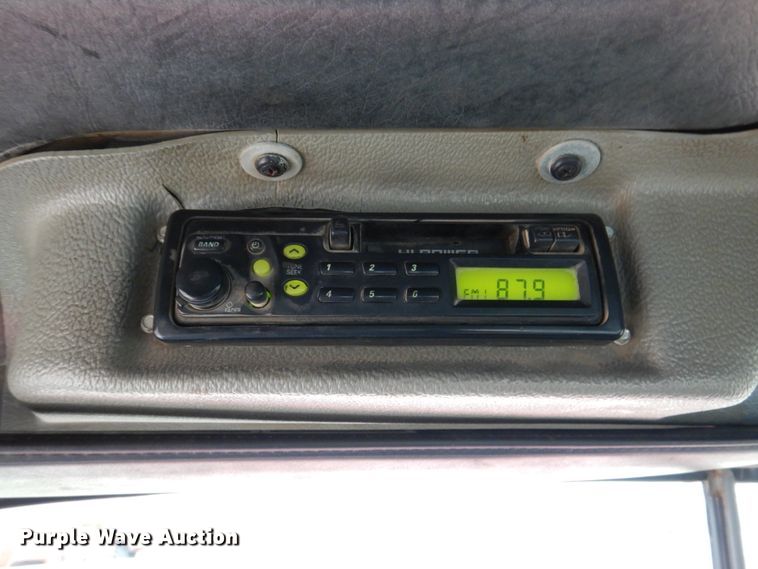 image for item IM9852 2001 Mack RD Series  semi truck