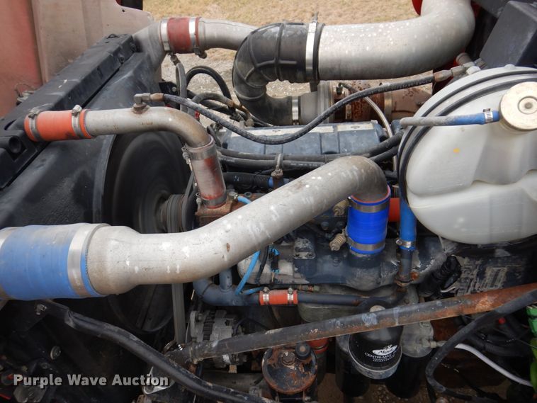 image for item IM9852 2001 Mack RD Series  semi truck