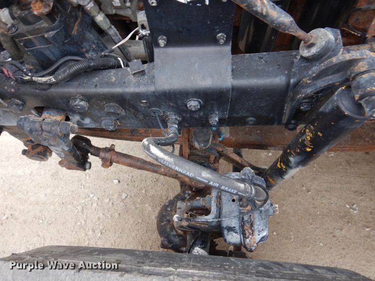 image for item IM9852 2001 Mack RD Series  semi truck