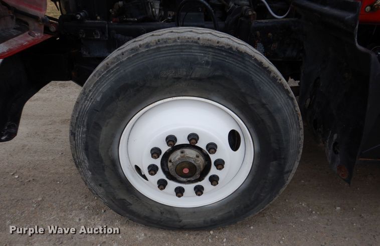 image for item IM9852 2001 Mack RD Series  semi truck