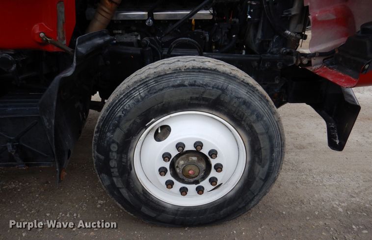 image for item IM9852 2001 Mack RD Series  semi truck