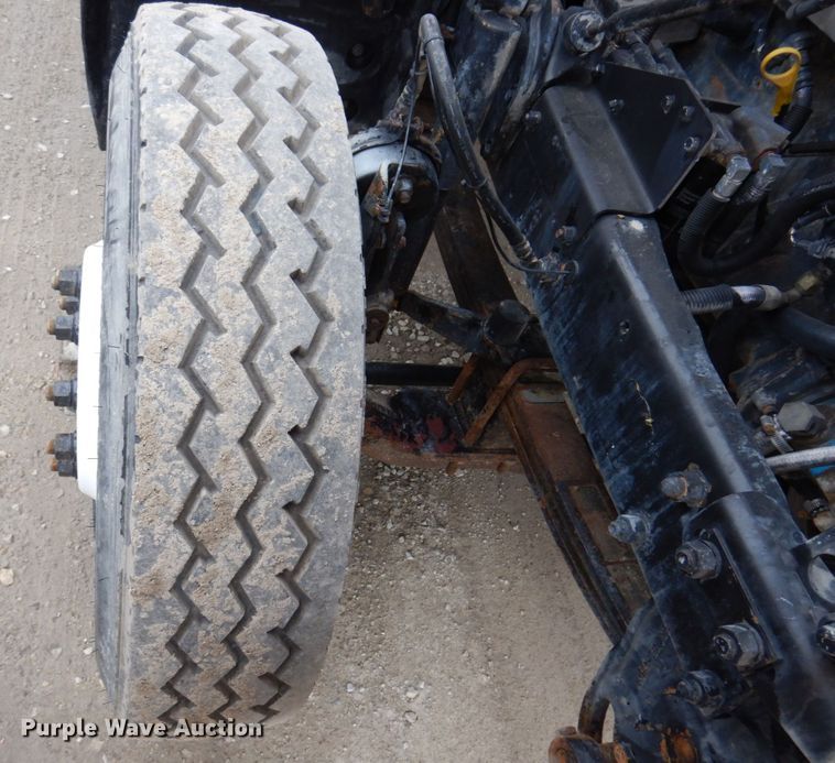 image for item IM9852 2001 Mack RD Series  semi truck