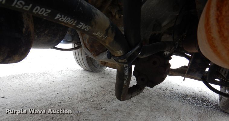 image for item IM9853 2002 Mack RD Series  semi truck