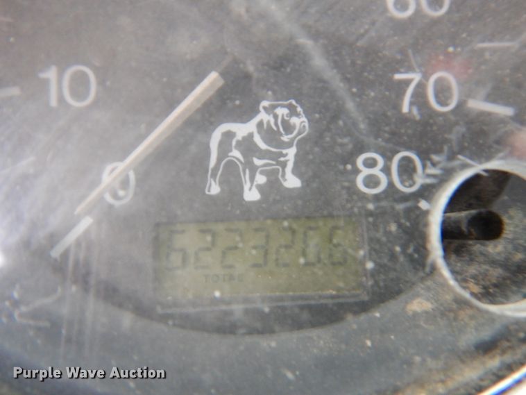 image for item IM9853 2002 Mack RD Series  semi truck