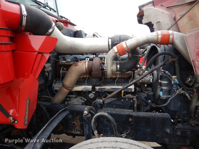 image for item IM9853 2002 Mack RD Series  semi truck