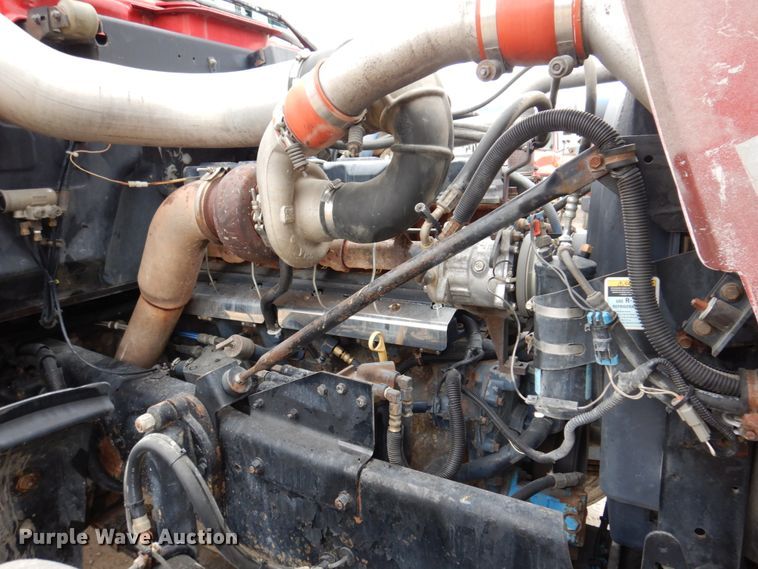 image for item IM9853 2002 Mack RD Series  semi truck