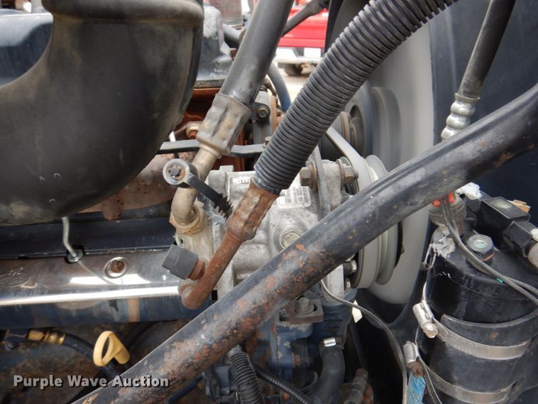 image for item IM9853 2002 Mack RD Series  semi truck