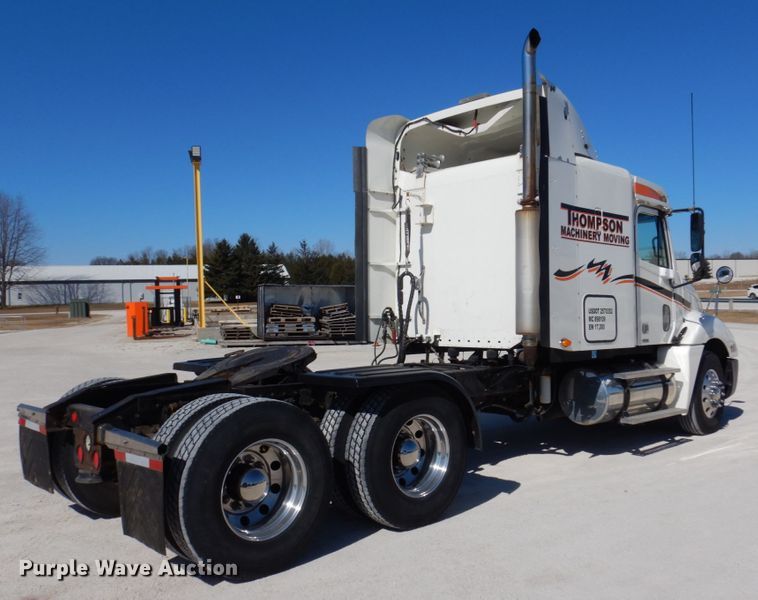 image for item IM9864 2004 Freightliner Columbia 120  semi truck