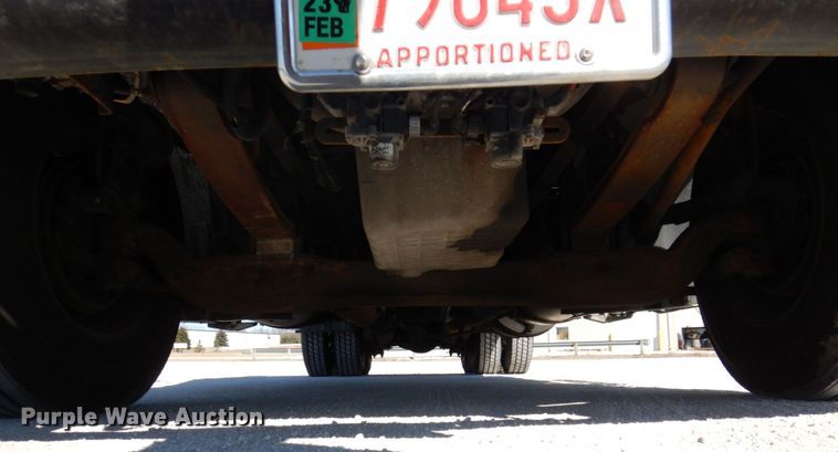 image for item IM9864 2004 Freightliner Columbia 120  semi truck