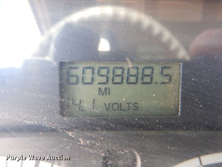 image for item IM9864 2004 Freightliner Columbia 120  semi truck