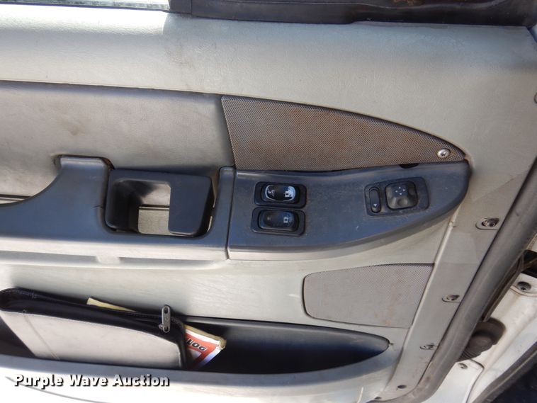 image for item IM9864 2004 Freightliner Columbia 120  semi truck