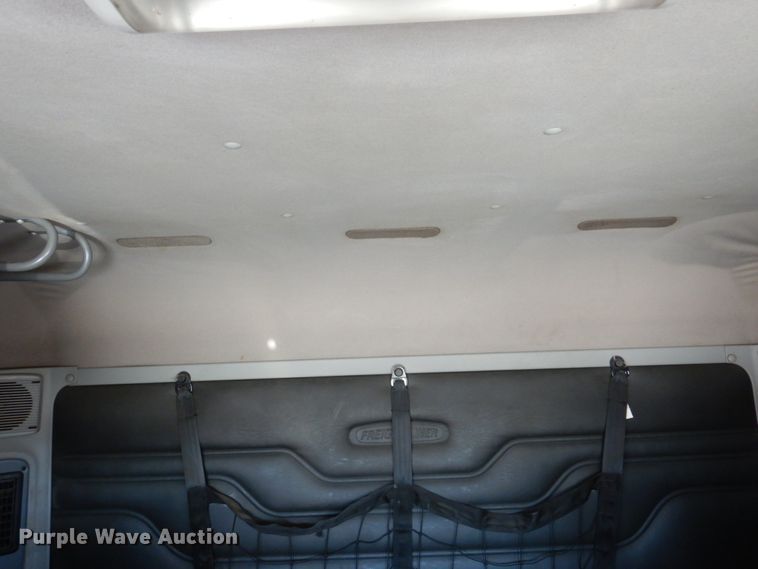 image for item IM9864 2004 Freightliner Columbia 120  semi truck