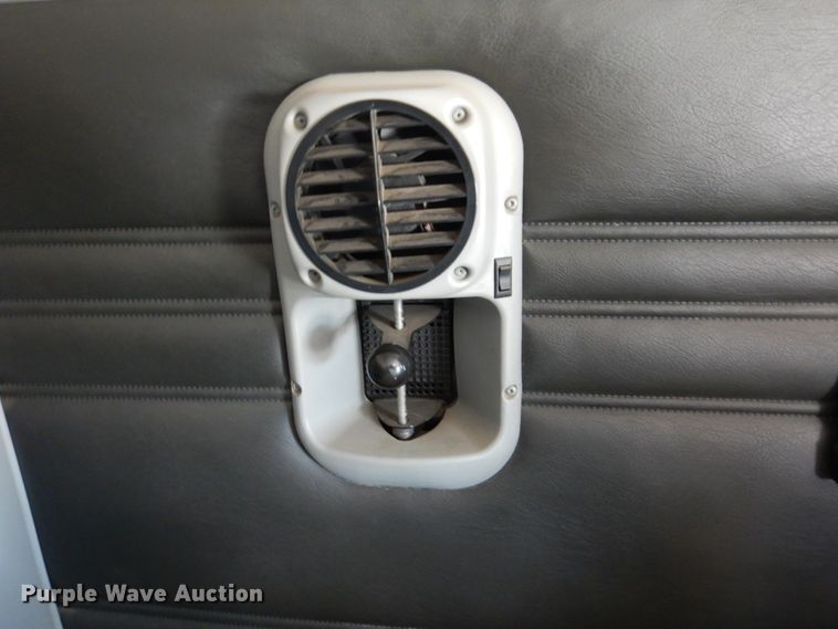 image for item IM9864 2004 Freightliner Columbia 120  semi truck