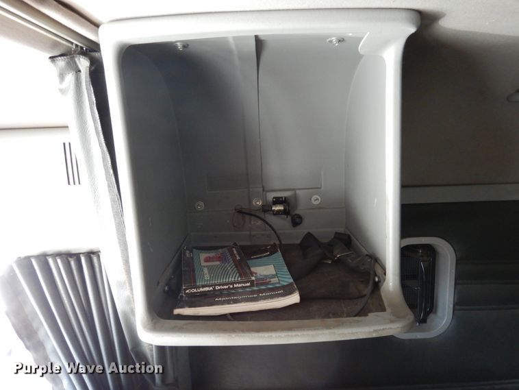 image for item IM9864 2004 Freightliner Columbia 120  semi truck