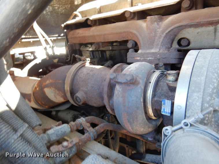 image for item IM9864 2004 Freightliner Columbia 120  semi truck