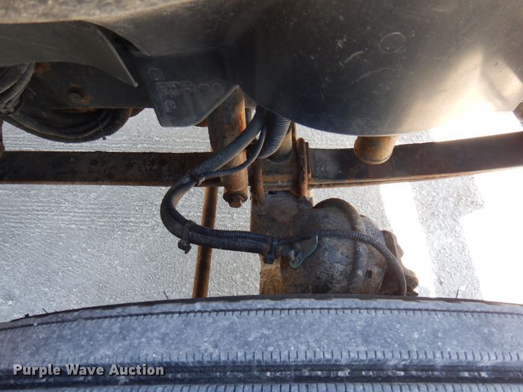 image for item IM9864 2004 Freightliner Columbia 120  semi truck