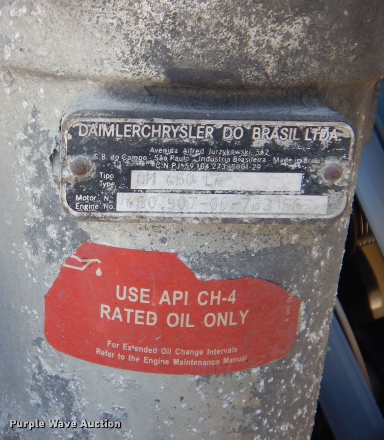 image for item IM9864 2004 Freightliner Columbia 120  semi truck